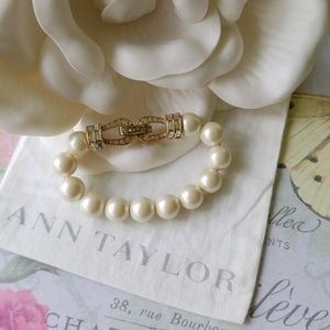 Ann Taylor pearl bracelet